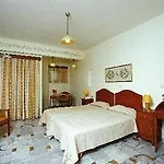 Отель Ilaria 4*